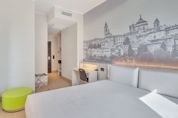 Room 14 of 36