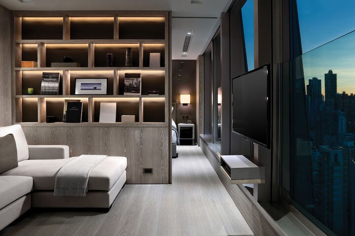 Room 27 of 38