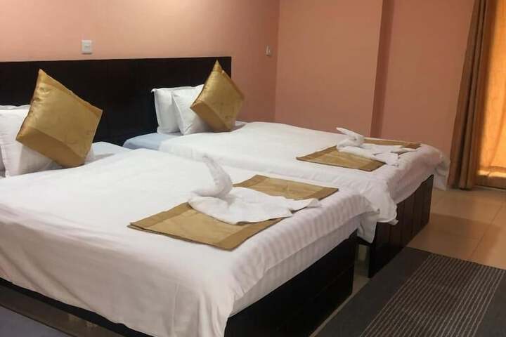 Room 6 of 32