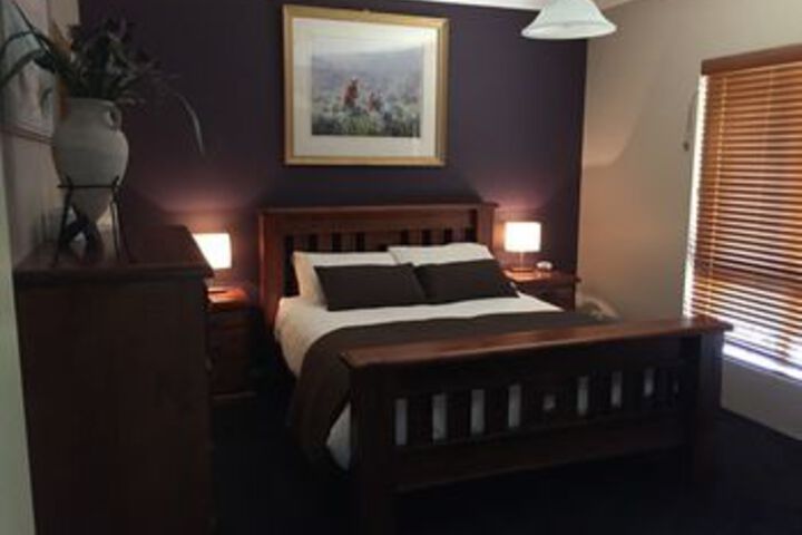 Room 9 of 18