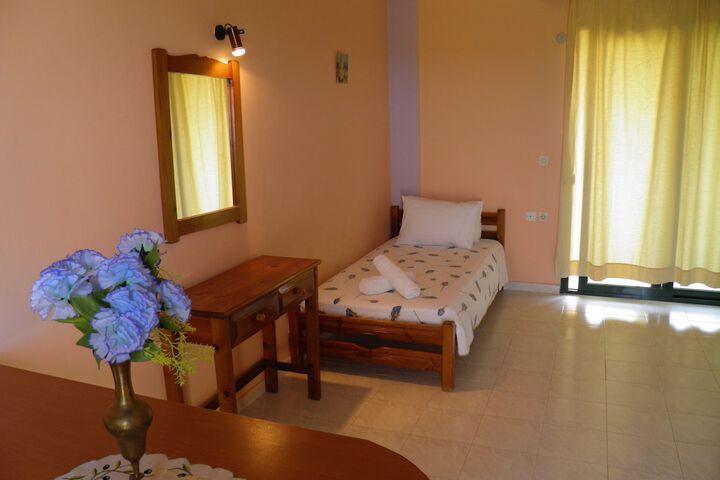 Room 6 of 53
