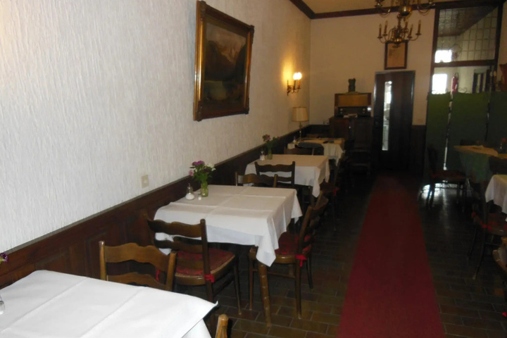 Dining 11 of 12