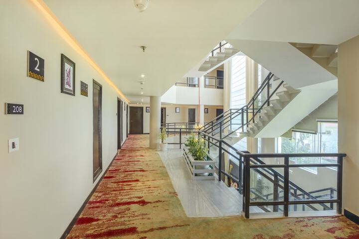 Ballroom/Hall 51 of 74