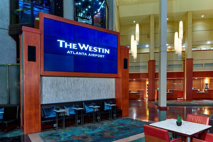 Lobby lounge