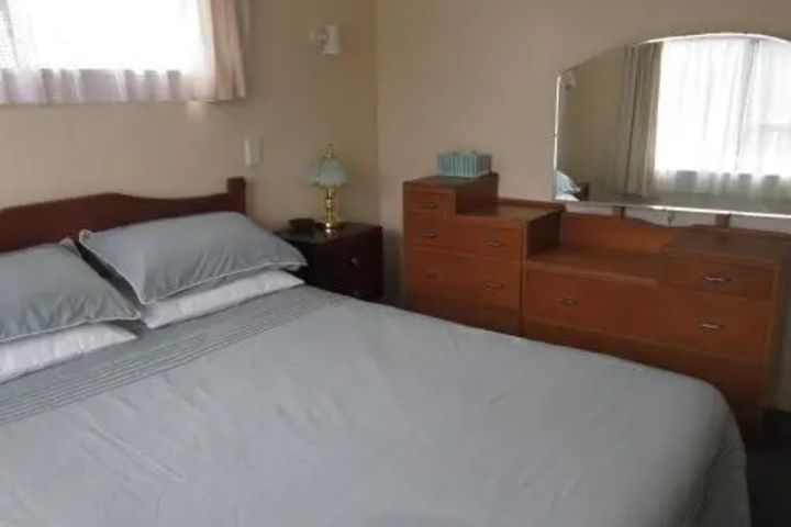 Room 4 of 9