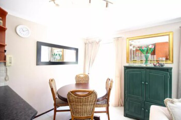 Room 4 of 16