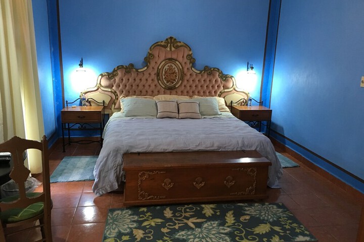 Room 27 of 106