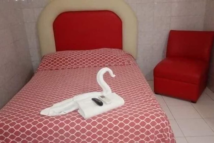 Room 7 of 33