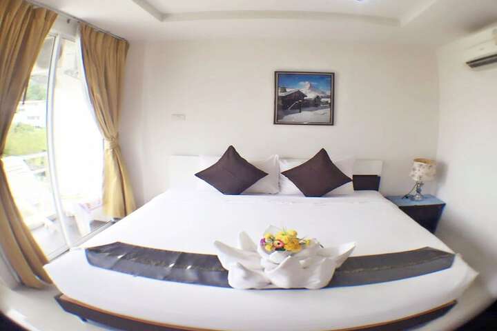 Room 5 of 94