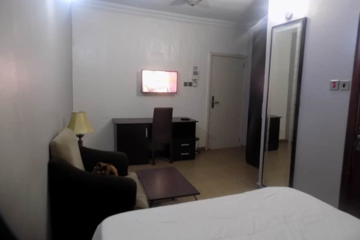 Room 4 of 15