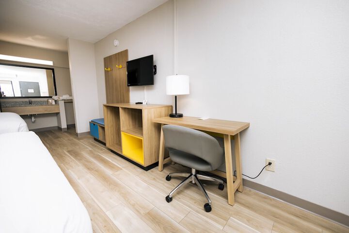 1 Double Bed Modern Room (6 of 28)