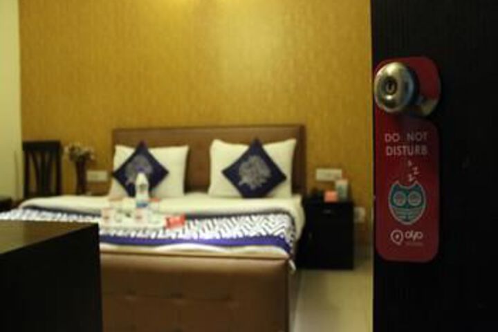 Room 6 of 25