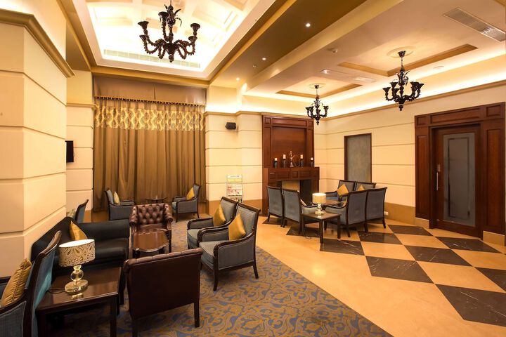 Lounge 75 of 113