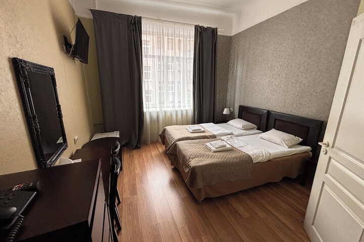 Room 162 of 272