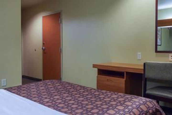 Room 10 of 30