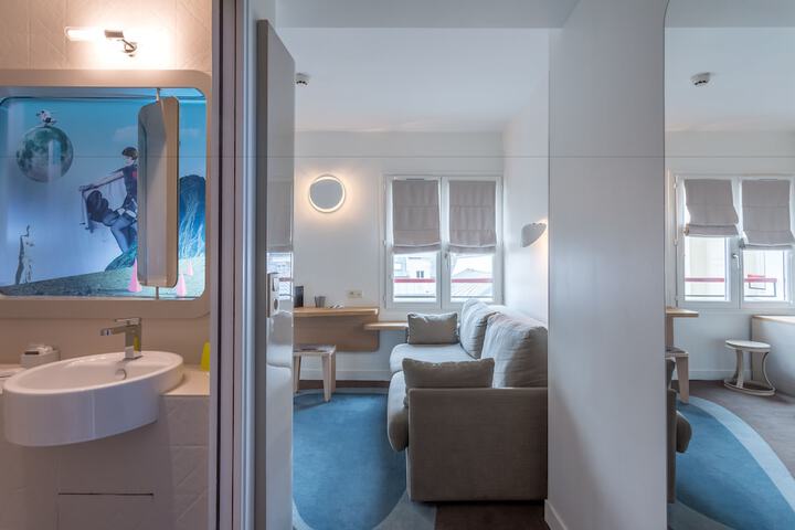 Room 12 of 27