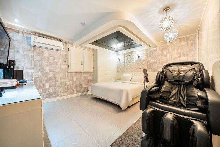 Room 75 of 92