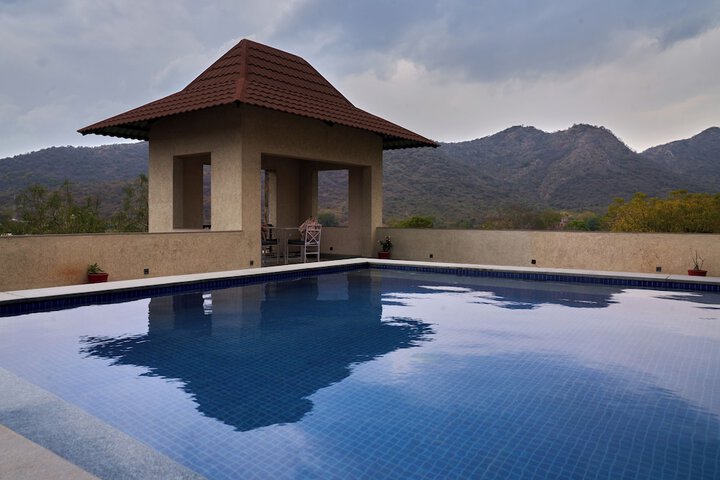 Pool 51 of 83