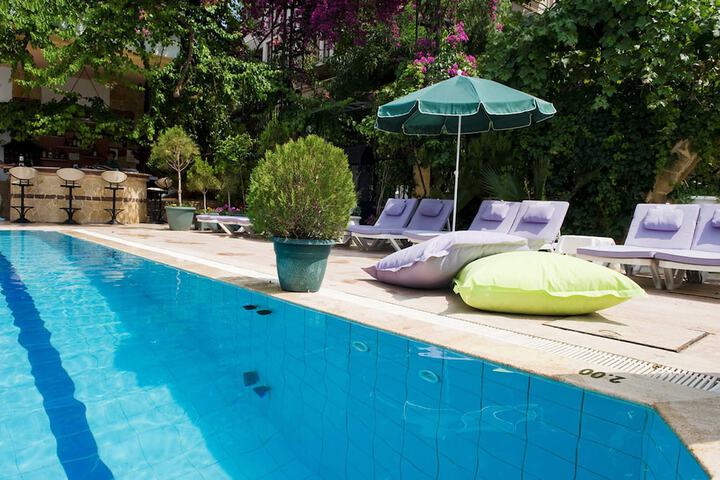 Hotel Pool