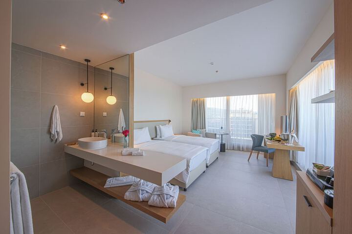 Room 6 of 39