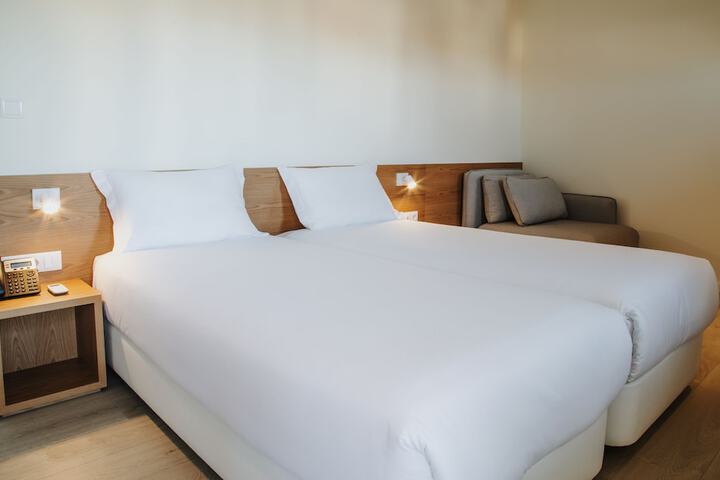 Room 12 of 93