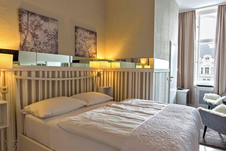 Room 42 of 110