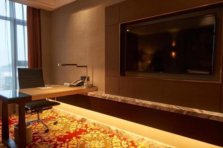 Room 27 of 39