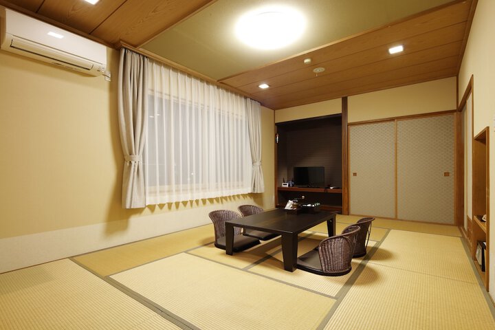 Room 6 of 43