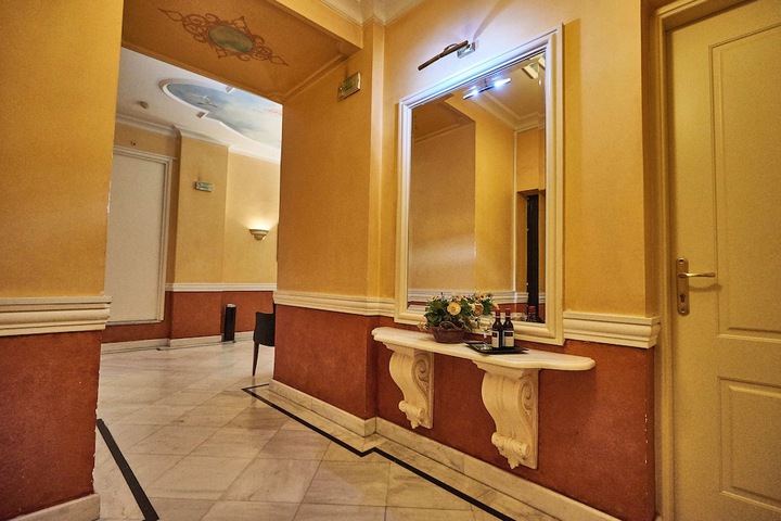 Ballroom/Hall 125 of 141