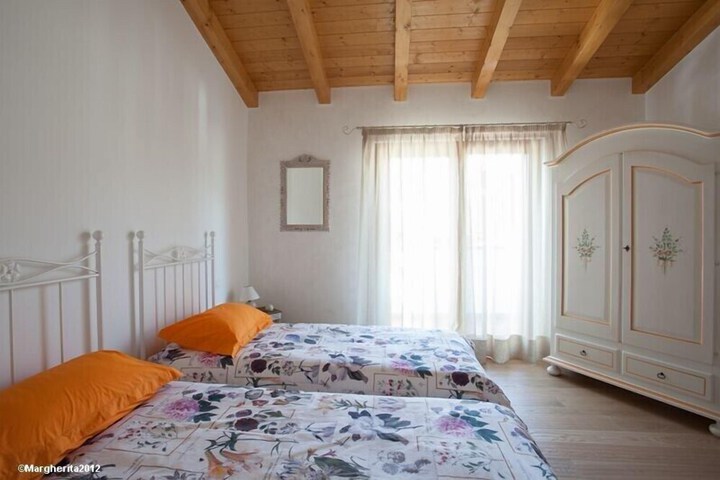 Room 6 of 79
