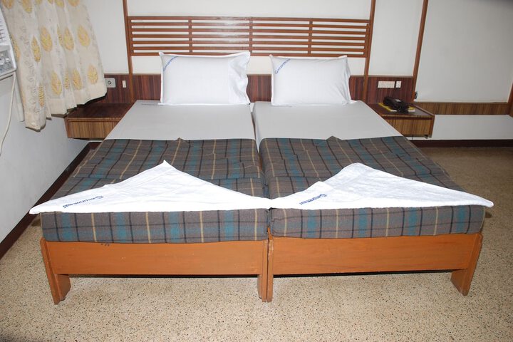 Room 9 of 32