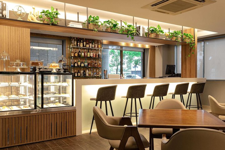 Lounge 119 of 150