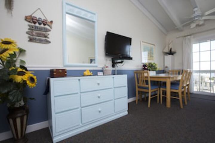 Room 34 of 663