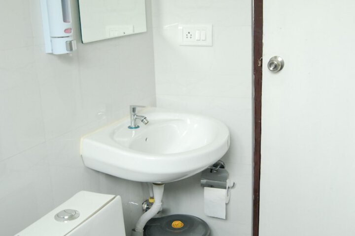 Room 13 of 18