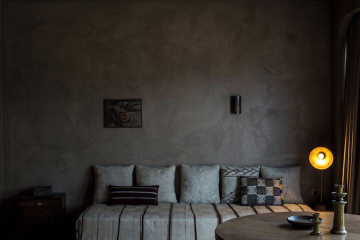 Room 18 of 142