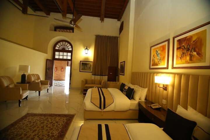 Room 10 of 31