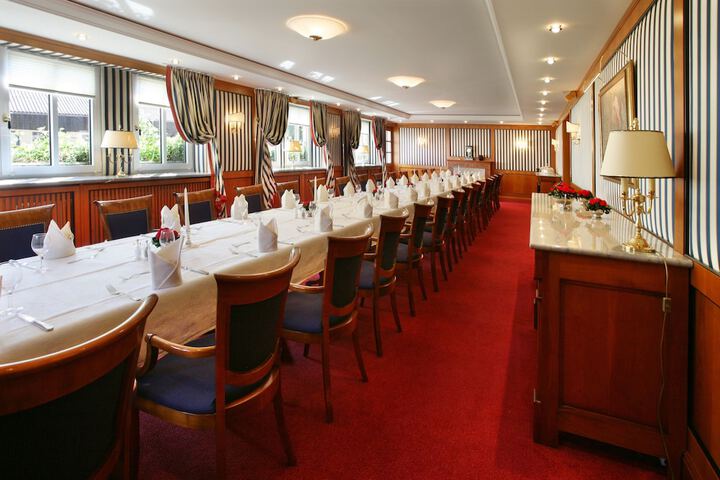 Ballroom/Hall 33 of 47