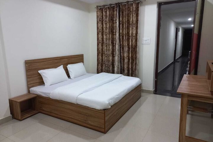 Room 11 of 16