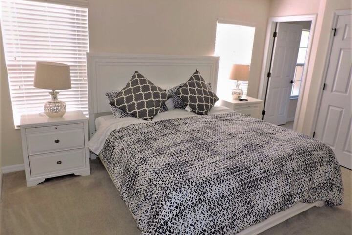 Room 5 of 16