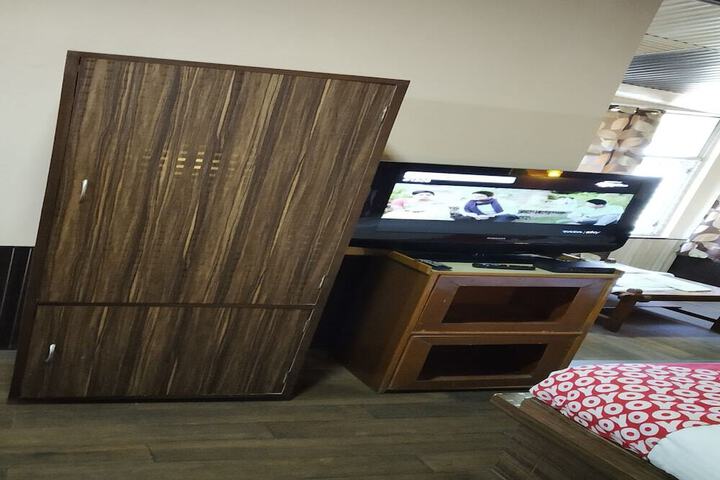 Room 3 of 17