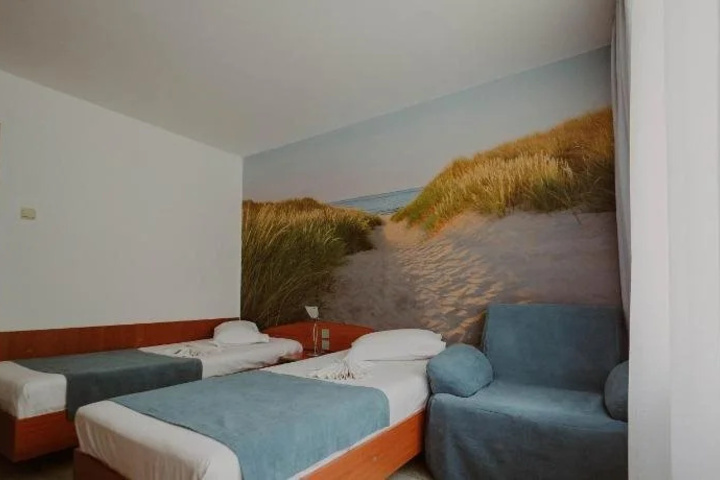 Room 4 of 24