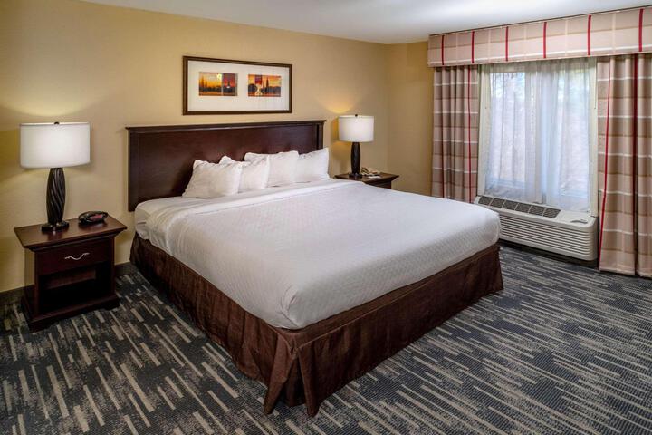 1 King Bed (18 of 27)