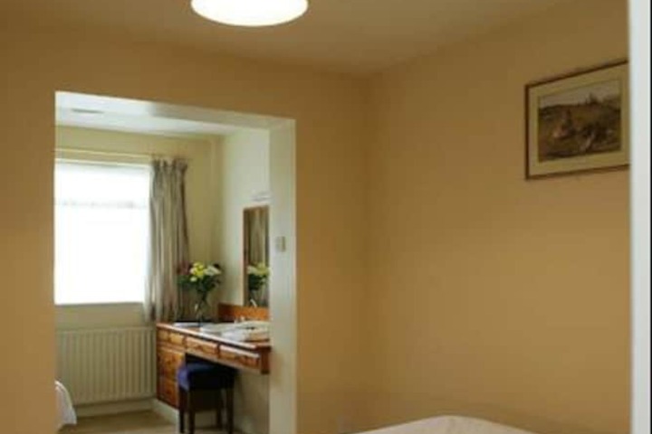 Room 5 of 164