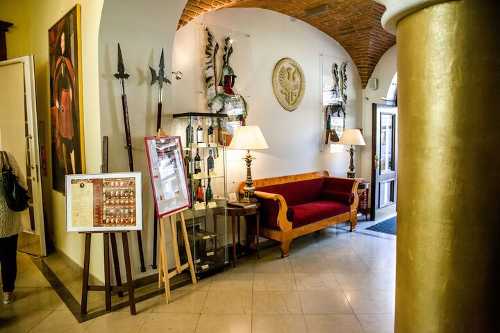 Entrance & Lobby
