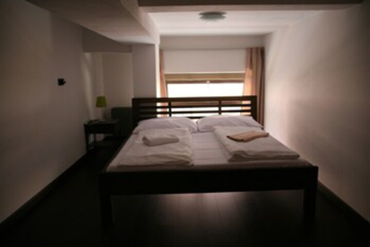Room 52 of 275