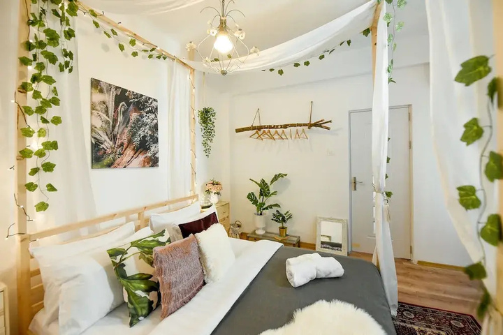 Room 5 of 22