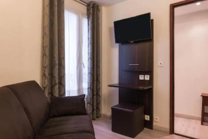 Room 12 of 35