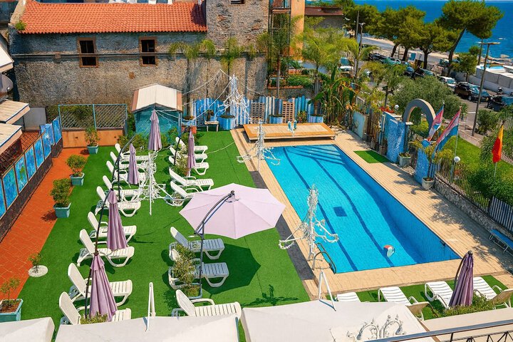 Pool 16 of 26
