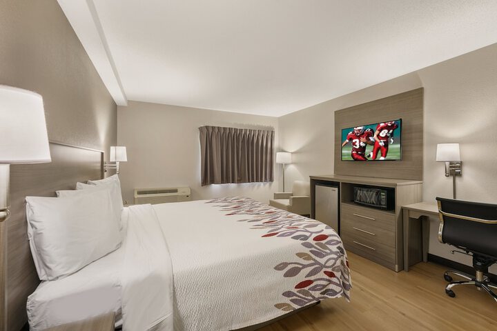 Standard King Bed Accessible (8 of 24)