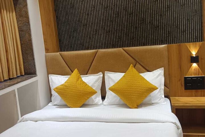 Room 12 of 29